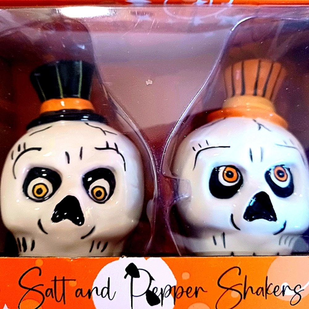 Skull Salt & Pepper Shakers